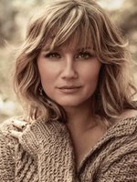 Jennifer Nettles debuts jewelry line