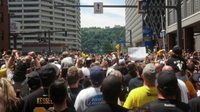 An estimated crowd of 400,000 attend Penguins victory parade